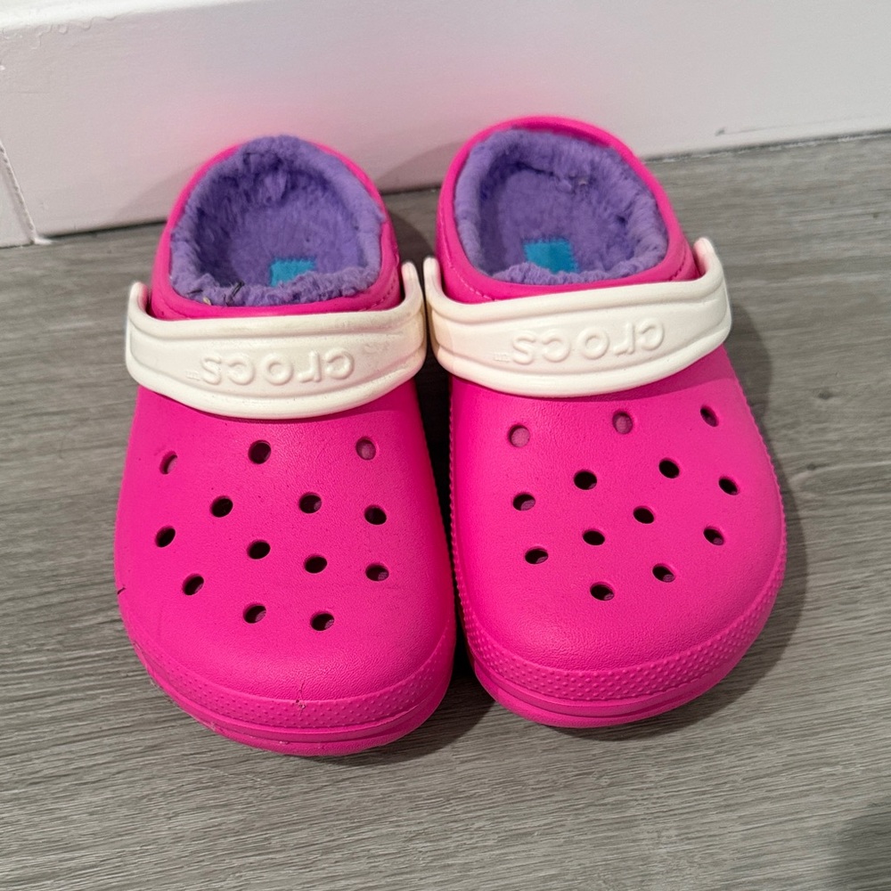 CROCS Kids' Fuchsia Slippers with Lavender Lining